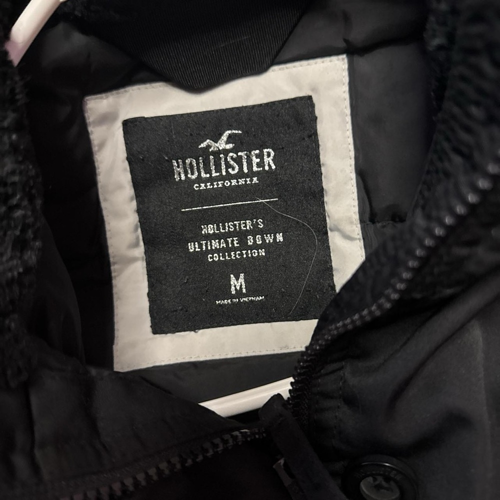 Hollister Black Puffer Jacket - Picture 3 of 3